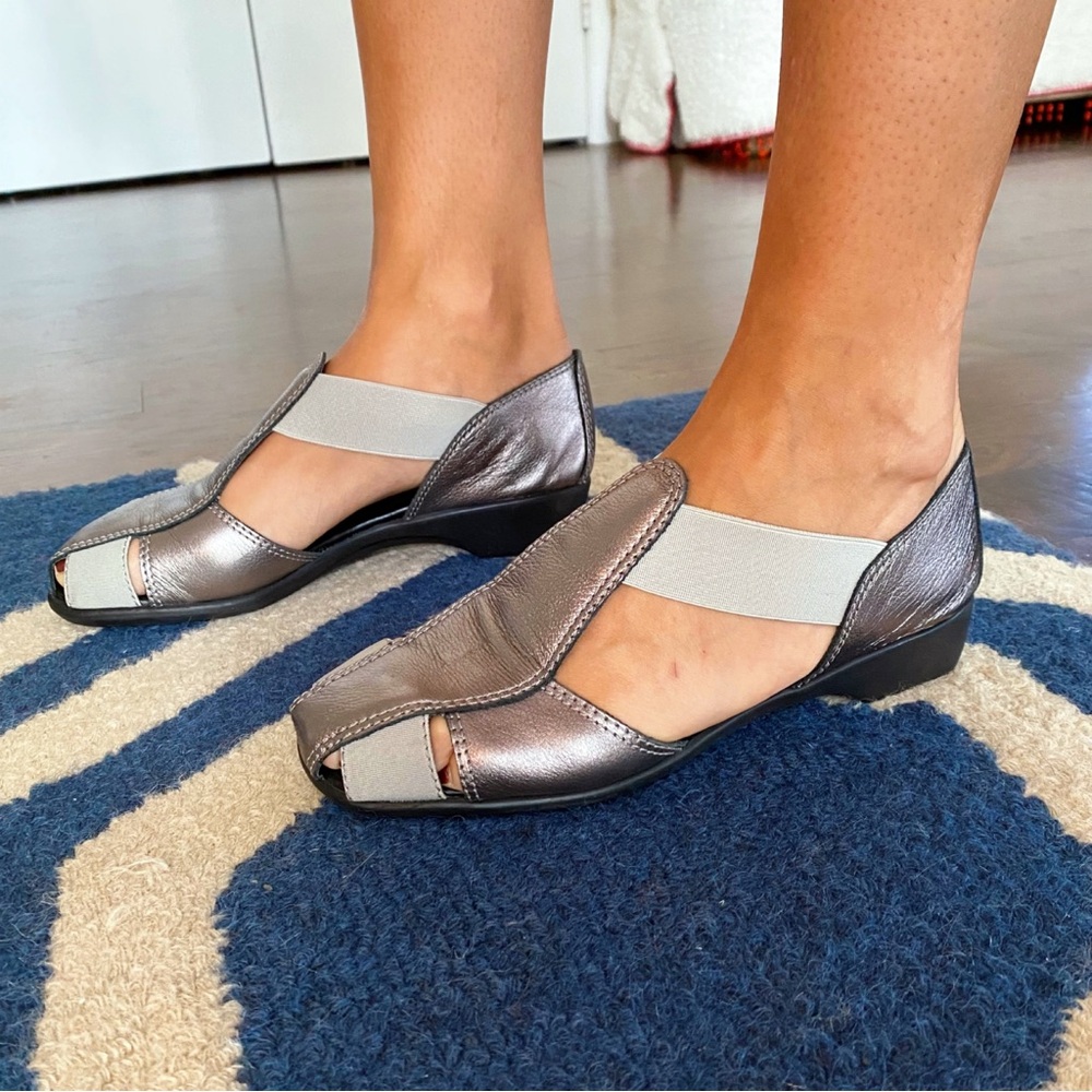 💎 TLC SILVER BLACK METTALIC CUT OUT SHOES!